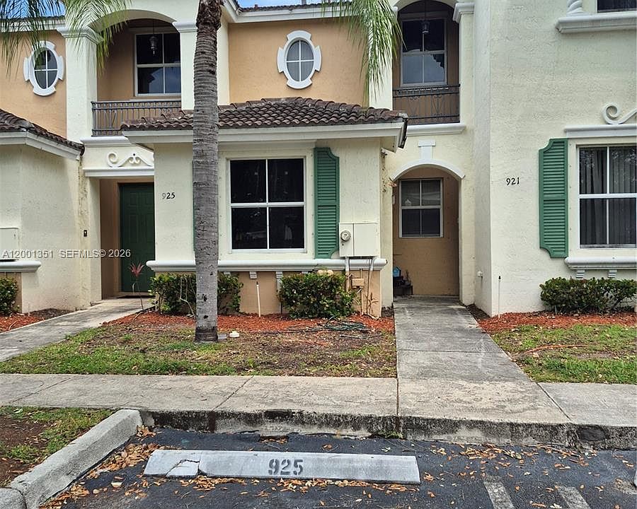 1st image of 921 NE 42nd Pl