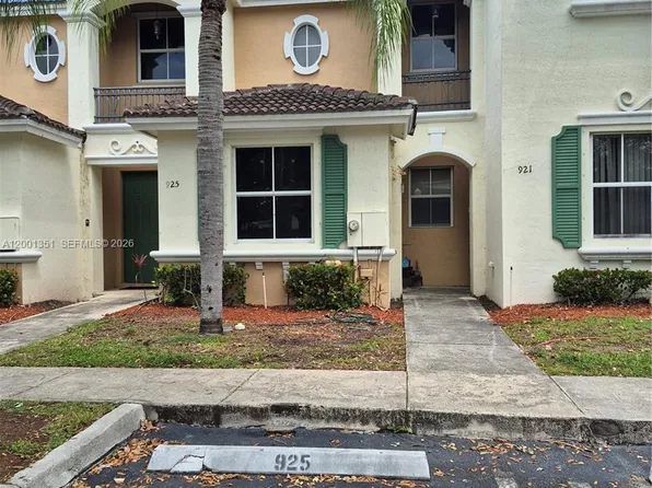 921 NE 42nd Pl, Homestead, FL 33033