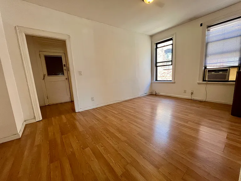 35-25 Crescent St #3R — Photo 13
