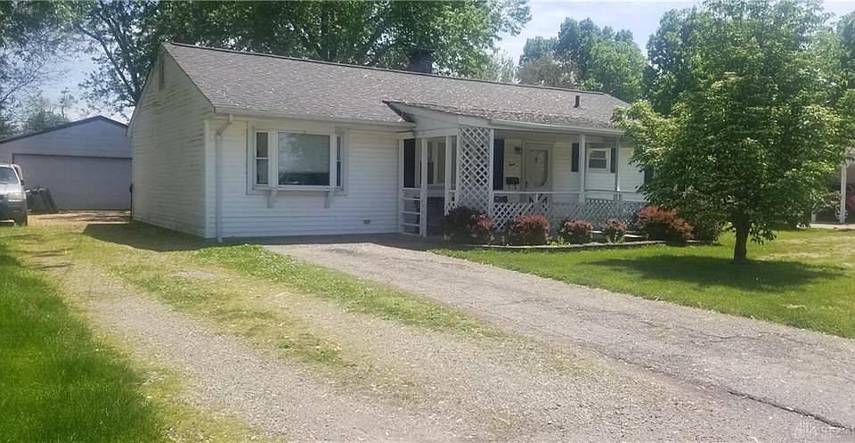 2nd image of 8 Cranewood Dr