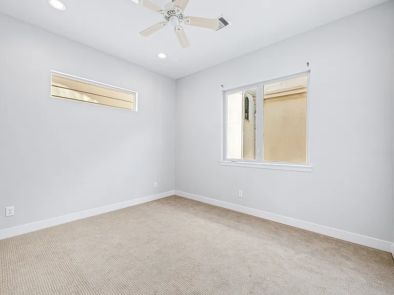 802 W Drew St — Photo 23