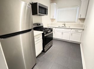 990 Palm Ave APT 4, West Hollywood, CA 90069