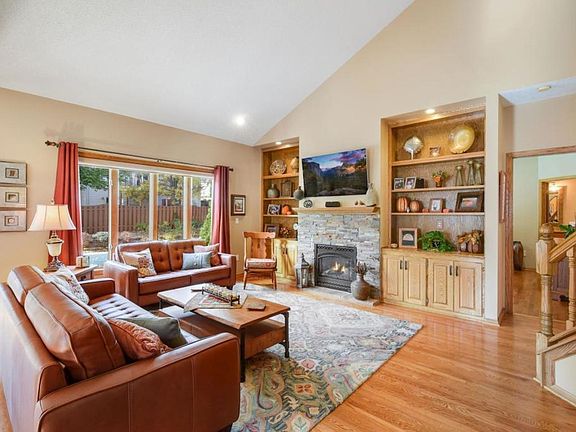 2nd image of 302 Wyndham Cir E