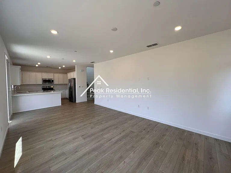 12632 Hereford Ave — Photo 5