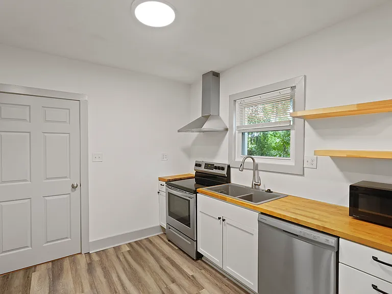 902 E Bolton St #A — Photo 26