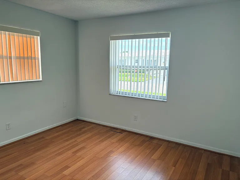 1009 SW 3rd Way — Photo 10