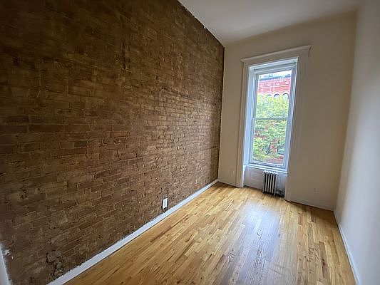 3rd image of 52 W 88th St APT 3F
