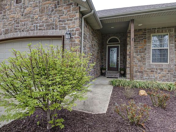 4th image of 934 Shire Cir