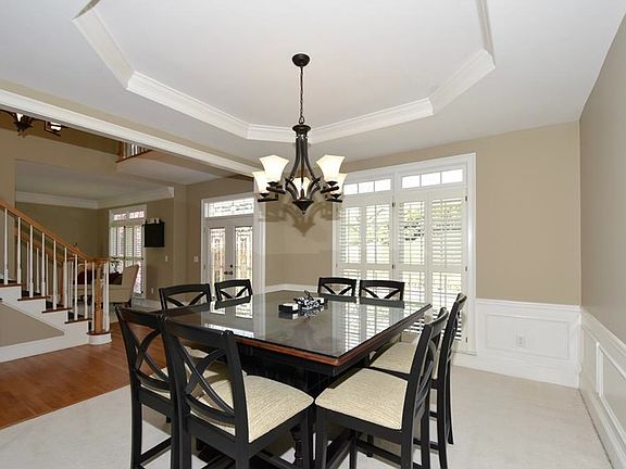 5th image of 225 Winnipeg Ln