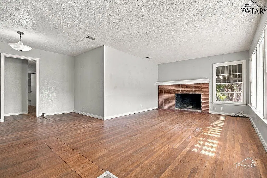 2 bed, 1.0 bath, 1316 sqft, $1,150 — Photo 3