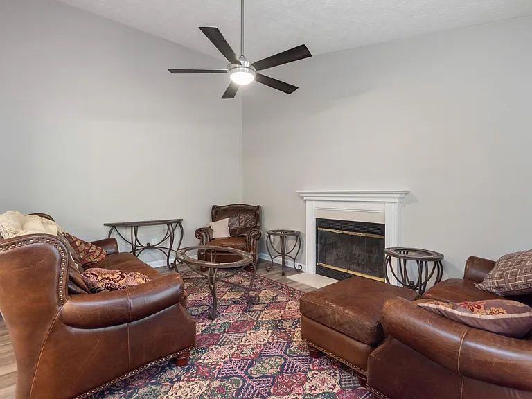 1560 Pheasants Glen Dr — Photo 16