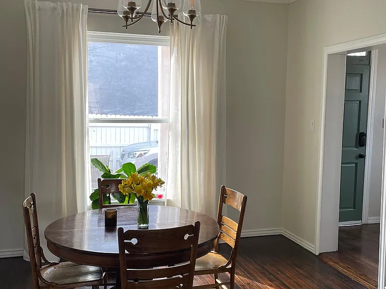 279 N Logan St — Photo 3