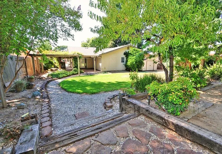 6830 Mellodora Dr — Photo 57