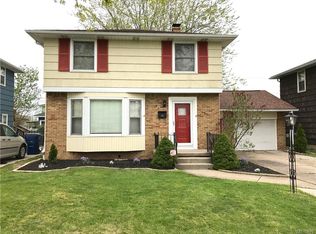 30 Margaret Rd, Amherst, NY 14226