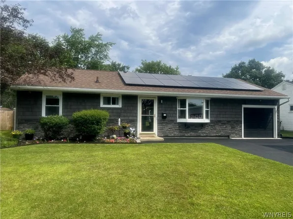 1674 Leah Dr, North Tonawanda, NY 14120