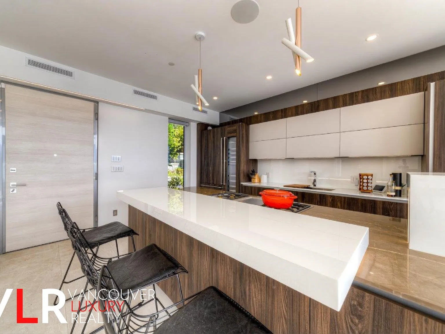 3 bed, 3600 sqft, $30,000 — Photo 3