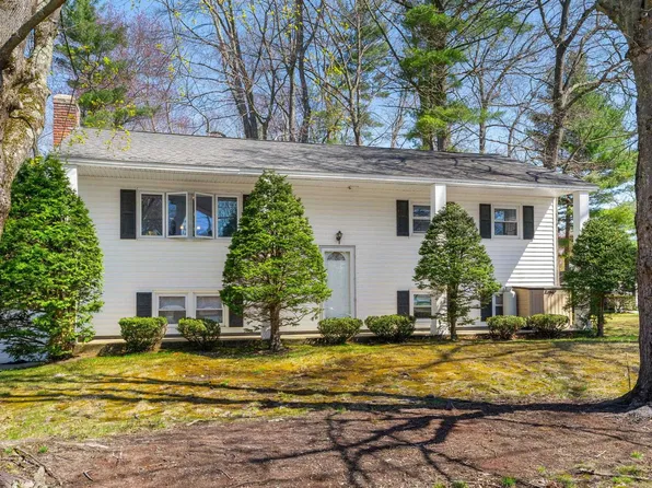 22 Old Coach Road, Salem, NH 03079