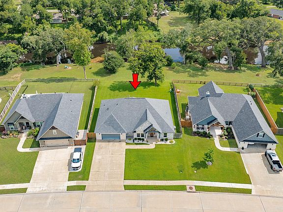 3rd image of 216 Creekside Ln