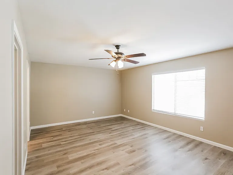 10925 W Taft St — Photo 9