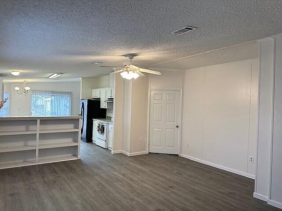 3rd image of 11941 Watergate Cir