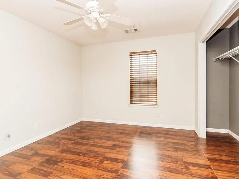 132 Coronation Dr — Photo 17