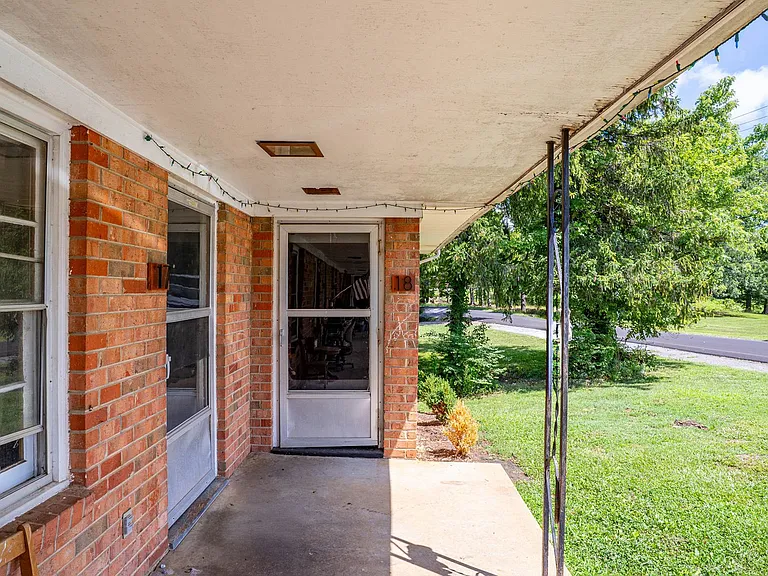1300 Lola Ave — Photo 6