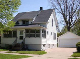 528 N 59th St, Wauwatosa, WI 53213