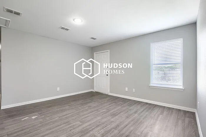 3 bed, 2.0 bath, 872 sqft, $1,125 — Photo 3