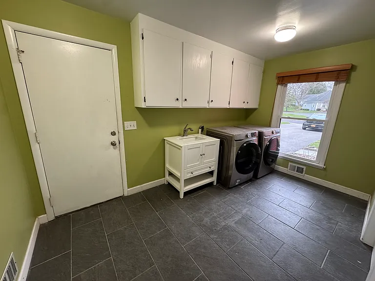 51 Stonington Dr — Photo 9