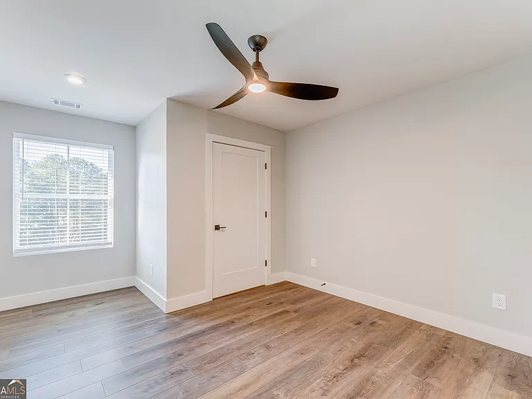 93 Chateau Dr — Photo 64