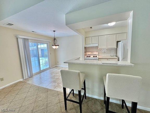 4th image of 31 Woodbury Ln #30