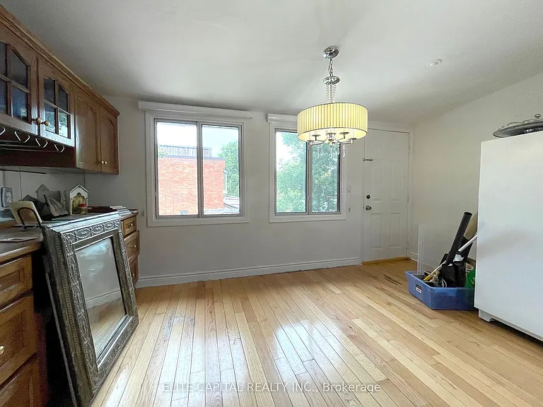 633 Christie St #UPPER — Photo 6