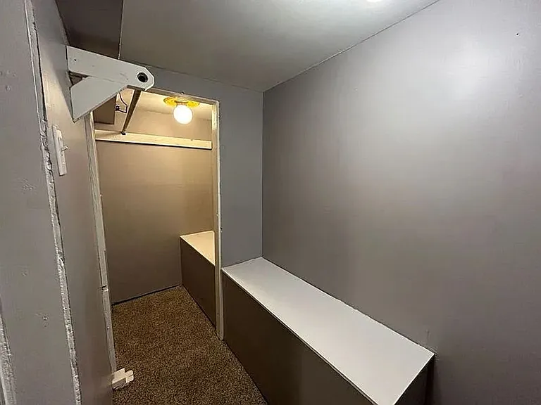 923 Vanderbilt St — Photo 12
