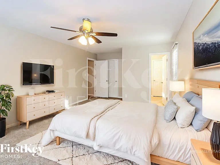 1301 Westminster Dr — Photo 9