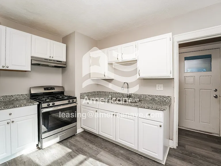 479190_006_kitchen_6.jpg