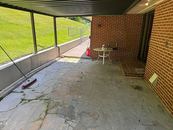 5th image of 1420 Shawnee Ave E
