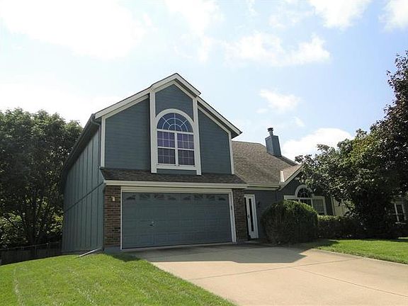 2nd image of 1100 SW Hillcrest Dr