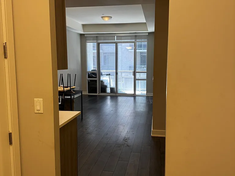 150 Main St W #412 — Photo 4