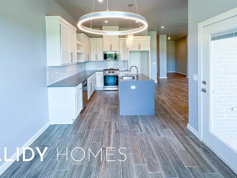435 Remington Ave — Photo 11