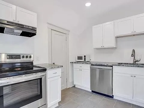 1008 E 34th St #B — Photo 6
