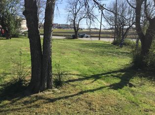 2663 E Berry St, Fort Worth, TX 76105