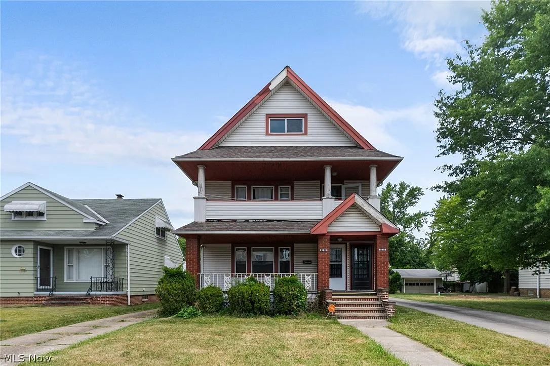 11113 Langton Ave photo 1