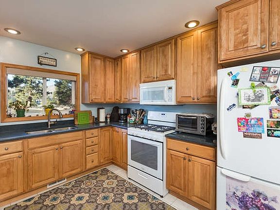 4th image of 569 Longhorn Dr