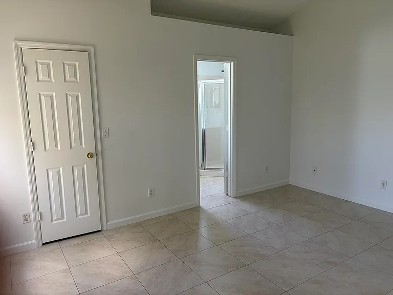 1682 SW Glacador Ave — Photo 8