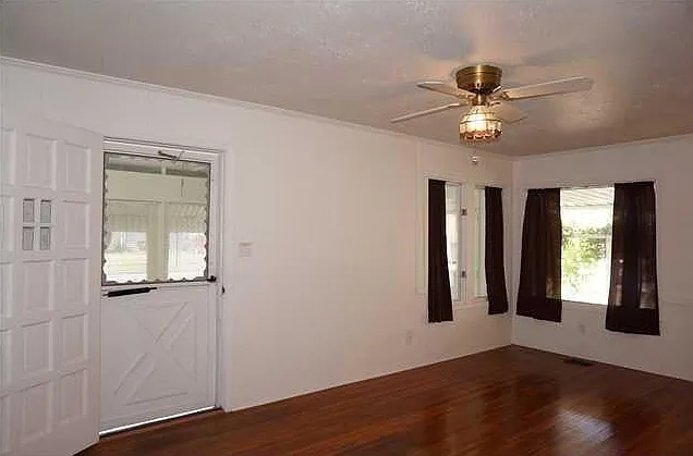 532 S Richmond St — Photo 10