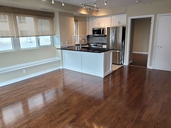 3rd image of 200 Rideau St #401