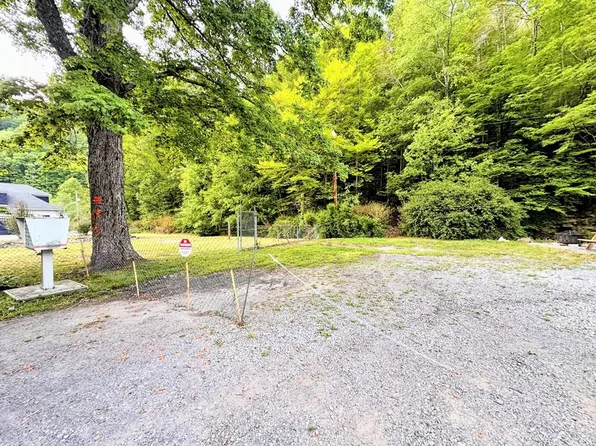 5685 Cherokee Rd, Northfork, WV 24868
