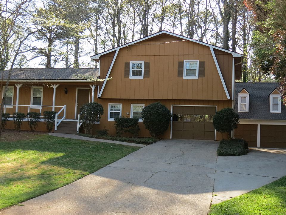 Front view of house/garage