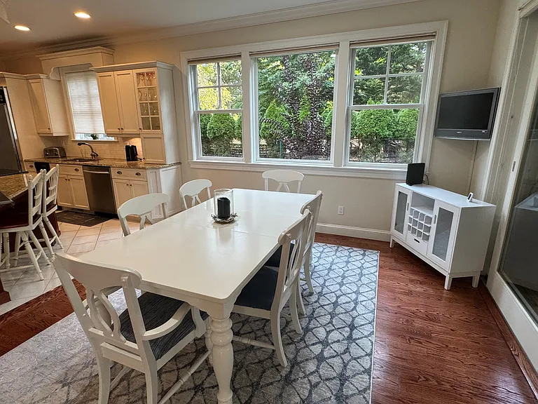91 Beach Rd — Photo 8