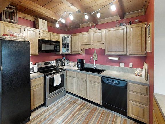 5th image of 730 Wapiti Dr APT 3